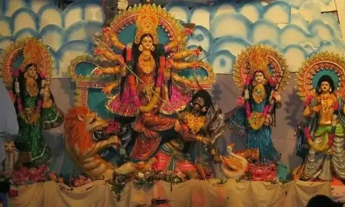 Assam : गोलाघाट में उपद्रवियों ने दुर्गा पूजा की मूर्तियां तोड़ी, एक हिरासत में लिया गया Assam : गोलाघाट में उपद्रवियों ने दुर्गा पूजा की मूर्तियां तोड़ी, एक हिरासत में लिया गया