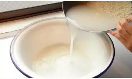 घर पर चावल के पानी से लोशन बनाए घर पर चावल के पानी से लोशन बनाए