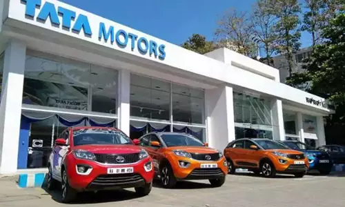 Tata Motors का शेयर 0.7% बढ़ा
