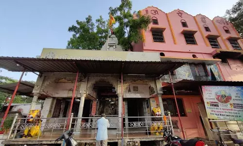 रायपुर में सुप्रसिद्ध काली माता मंदिर प्रांगण के सामने गन्दा पानी की समस्या का वाल्व कराया गया बंद