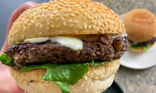 Mushroom burger के स्वाद के हो जाएंगे दीवाने, टेस्ट के साथ एनर्जी से भरपूर Mushroom burger के स्वाद के हो जाएंगे दीवाने, टेस्ट के साथ एनर्जी से भरपूर