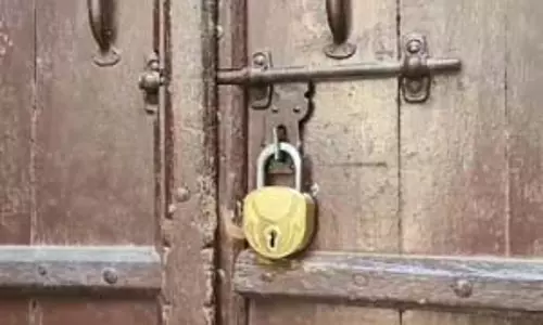 बाबा सिद्दीकी मर्डर केस: चौथे आरोपी जीशान अख्तर के घर पर ताला, परिजन गायब