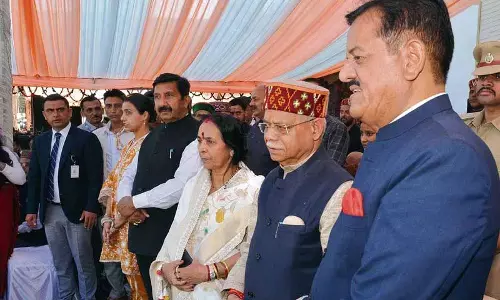 Himachal: राज्यपाल ने ऐतिहासिक रथ खींचा, लोक नृत्य महोत्सव का उद्घाटन किया