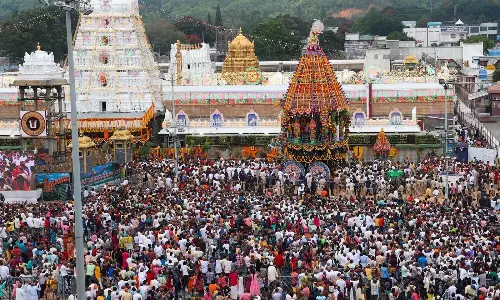 Tirumala ब्रह्मोत्सव के दौरान 6 लाख से अधिक तीर्थयात्रियों ने किए दर्शन Tirumala ब्रह्मोत्सव के दौरान 6 लाख से अधिक तीर्थयात्रियों ने किए दर्शन