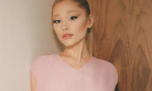 Ariana Grande ने एसएनएल होस्टिंग गिग के दौरान सेलिब्रिटी की सटीक छाप छोड़ी