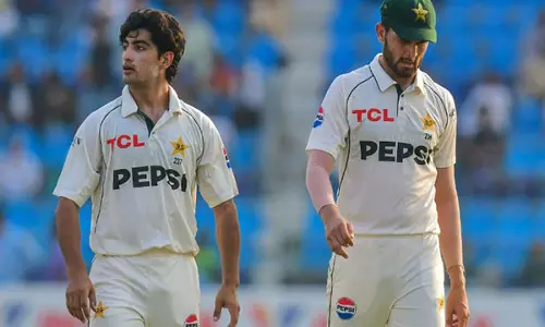 PCB ने इंग्लैंड टेस्ट के लिए बाबर, शाहीन, नसीम को टीम से बाहर करने के फैसले का बचाव किया PCB ने इंग्लैंड टेस्ट के लिए बाबर, शाहीन, नसीम को टीम से बाहर करने के फैसले का बचाव किया