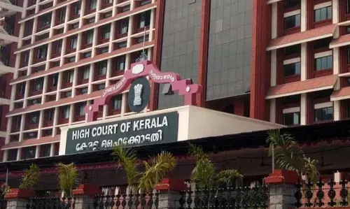 Kerala HC ने मेमोरी कार्ड हैश वैल्यू में बदलाव की पुलिस जांच की याचिका खारिज की Kerala HC ने मेमोरी कार्ड हैश वैल्यू में बदलाव की पुलिस जांच की याचिका खारिज की