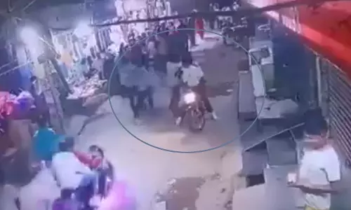 हत्या का LIVE वीडियो, दो भाइयों पर चाकू से वार
