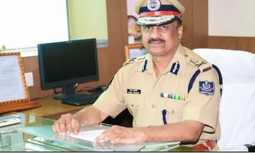 DGP YB खुरानिया ने दिल्ली में ओडिशा की लड़की के साथ यौन उत्पीड़न के मुद्दे पर दिल्ली पुलिस आयुक्त से बात की DGP YB खुरानिया ने दिल्ली में ओडिशा की लड़की के साथ यौन उत्पीड़न के मुद्दे पर दिल्ली पुलिस आयुक्त से बात की