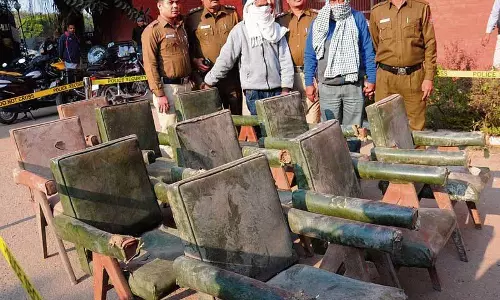 Chandigarh: आठ साल बाद भी पुलिस स्टेशन में धूल फांक रहा, हेरिटेज फर्नीचर Chandigarh: आठ साल बाद भी पुलिस स्टेशन में धूल फांक रहा, हेरिटेज फर्नीचर