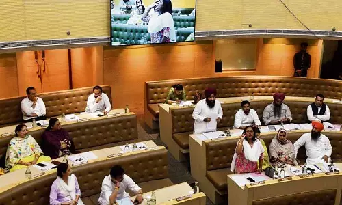 MC को अपना राजस्व बढ़ाने और खर्च कम करने के लिए क्या कदम उठाने चाहिए