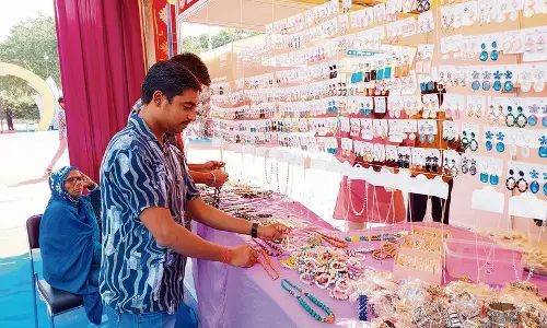Haryana : गुरुग्राम में धूमधाम से शुरू हुआ सरस मेला Haryana : गुरुग्राम में धूमधाम से शुरू हुआ सरस मेला