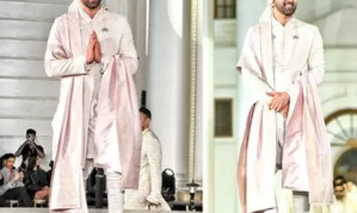 फैशन शो के लिए शाही दूल्हे बने Ranbir Kapoor फैशन शो के लिए शाही दूल्हे बने Ranbir Kapoor