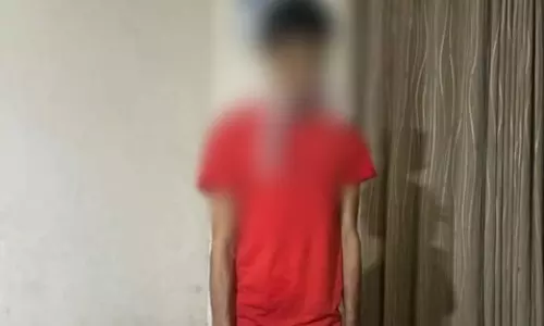 फंदे पर मिली फैक्ट्री के कर्मचारी की लाश