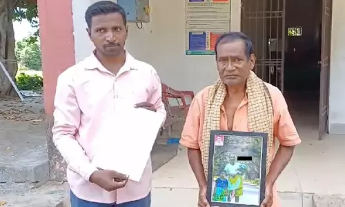 Odisha के कटक जिले में 20 हजार रुपये में बच्चे को बेचने का आरोप, शिकायत दर्ज Odisha के कटक जिले में 20 हजार रुपये में बच्चे को बेचने का आरोप, शिकायत दर्ज