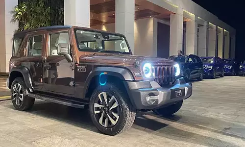 Mahindra Thar रॉक्स  MX5 4WD का डीजल संस्करण डीलरों के पास उपलब्ध