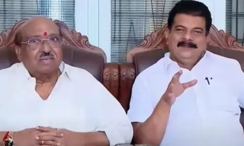 असंतुष्ट वामपंथी निर्दलीय विधायक अनवर ने SNDP प्रमुख वेल्लापल्ली से मुलाकात की असंतुष्ट वामपंथी निर्दलीय विधायक अनवर ने SNDP प्रमुख वेल्लापल्ली से मुलाकात की