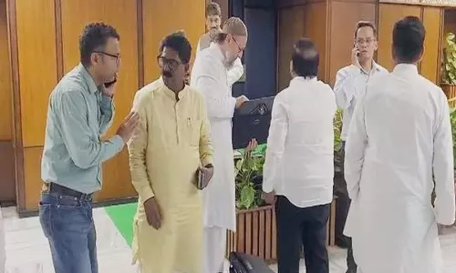विपक्षी सांसदों ने Wakf Amendment Bill पर संयुक्त संसदीय समिति की बैठक का बहिष्कार किया