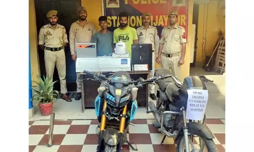 SAMBA: 2 कुख्यात चोर गिरफ्तार, चोरी का सामान बरामद SAMBA: 2 कुख्यात चोर गिरफ्तार, चोरी का सामान बरामद