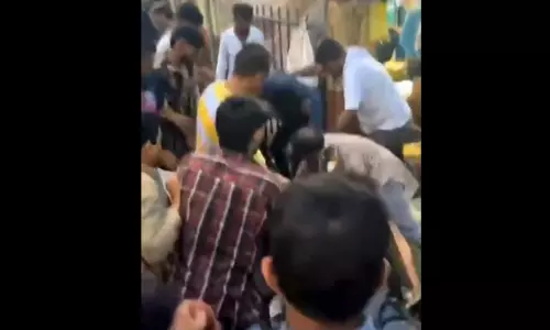 हत्या का LIVE वीडियो, पिता और मां के सामने मार डाला हत्या का LIVE वीडियो, पिता और मां के सामने मार डाला