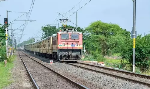 KERALA : कोल्लम-विशाखापत्तनम एक्सप्रेस में मलयाली दम्पति को नशीला पदार्थ खिलाकर लूटा गया