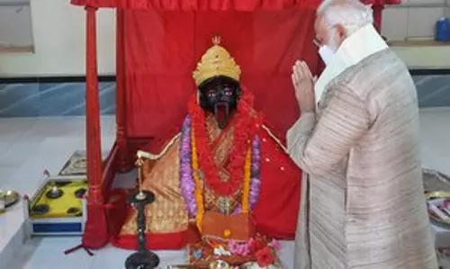 Theft of Goddess Kali crown: बांग्लादेश सरकार ने मुख्य पुजारी और मंदिर के कर्मचारियों पर लगाया दोष