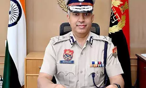 Haryana: आव्रजन धोखाधड़ी और नशा विरोधी अभियान पर वीडियो कॉन्फ्रेंस की Haryana: आव्रजन धोखाधड़ी और नशा विरोधी अभियान पर वीडियो कॉन्फ्रेंस की