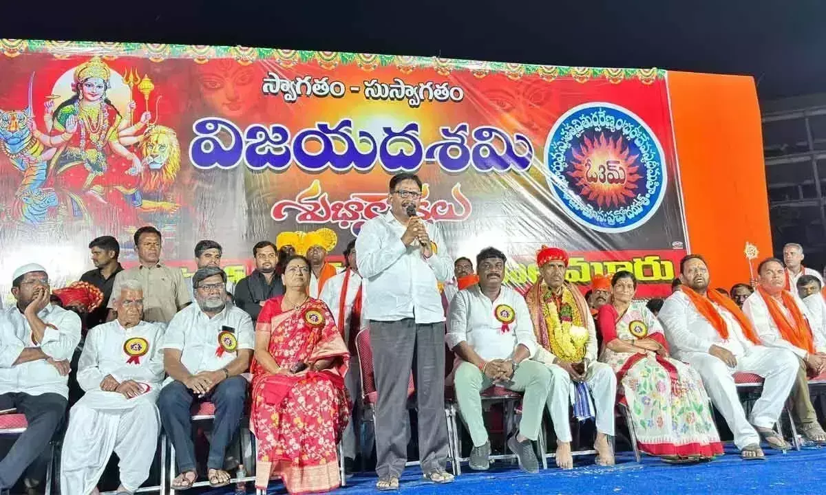 Telangana: शोभा यात्रा में शामिल हुए विधायक येन्नम Telangana: शोभा यात्रा में शामिल हुए विधायक येन्नम