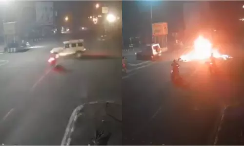 2 मौत का LIVE VIDEO: कार से बाइक टकराने पर लगी भीषण आग 2 मौत का LIVE VIDEO: कार से बाइक टकराने पर लगी भीषण आग