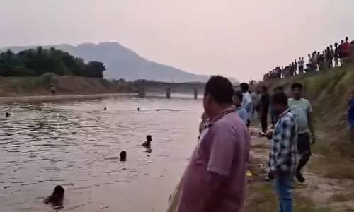 Odisha में फिल्मांकन के दौरान नहर में गिरने से दो नाबालिगों की मौत Odisha में फिल्मांकन के दौरान नहर में गिरने से दो नाबालिगों की मौत