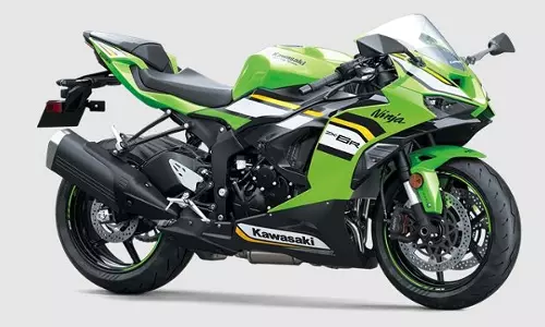 कावासाकी निंजा ZX-6R नए रंग में डीलरशिप पर पहुंची कावासाकी निंजा ZX-6R नए रंग में डीलरशिप पर पहुंची