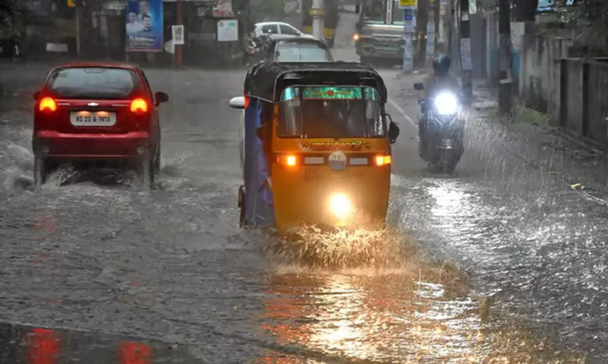 Karnataka: आईएमडी ने कर्नाटक में अगले चार दिनों तक बारिश का अनुमान जताया