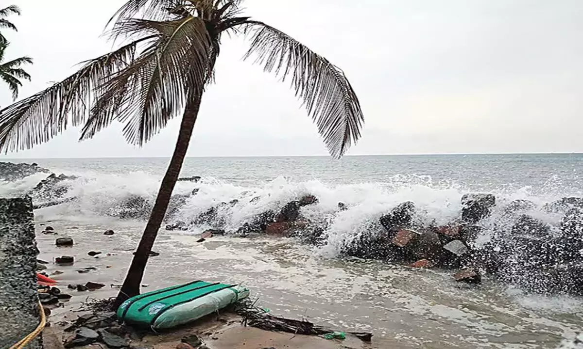 Kerala: कोल्लम और तिरुवनंतपुरम तटों पर समुद्री लहरों के बढ़ने की चेतावनी जारी