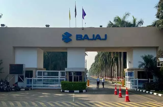 Bajaj Auto शेयर में -2.67% की गिरावट