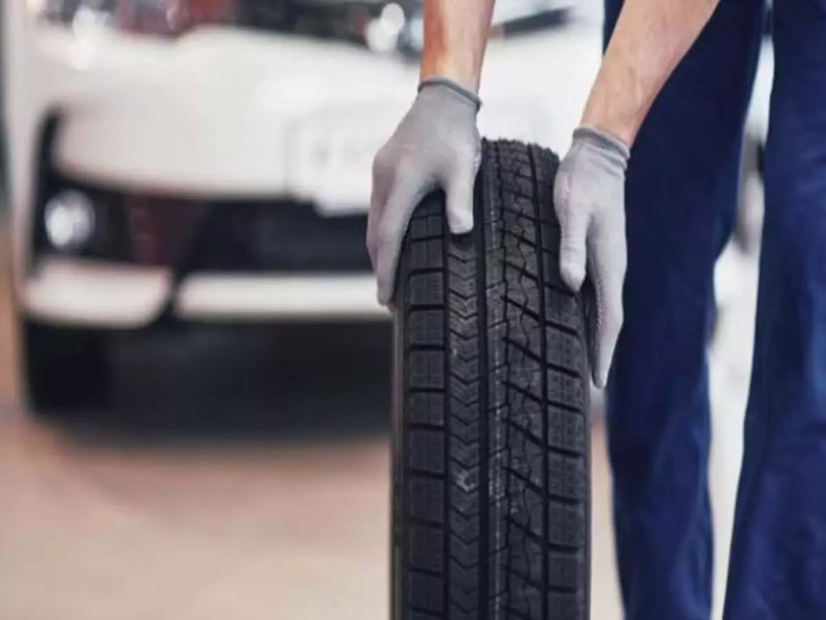 Tolins Tyres शेयर में -2.37% की गिरावट