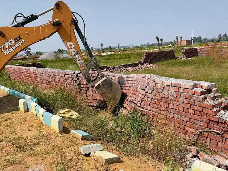 Rohtak की दो कॉलोनियों में अवैध निर्माण ढहाए गए