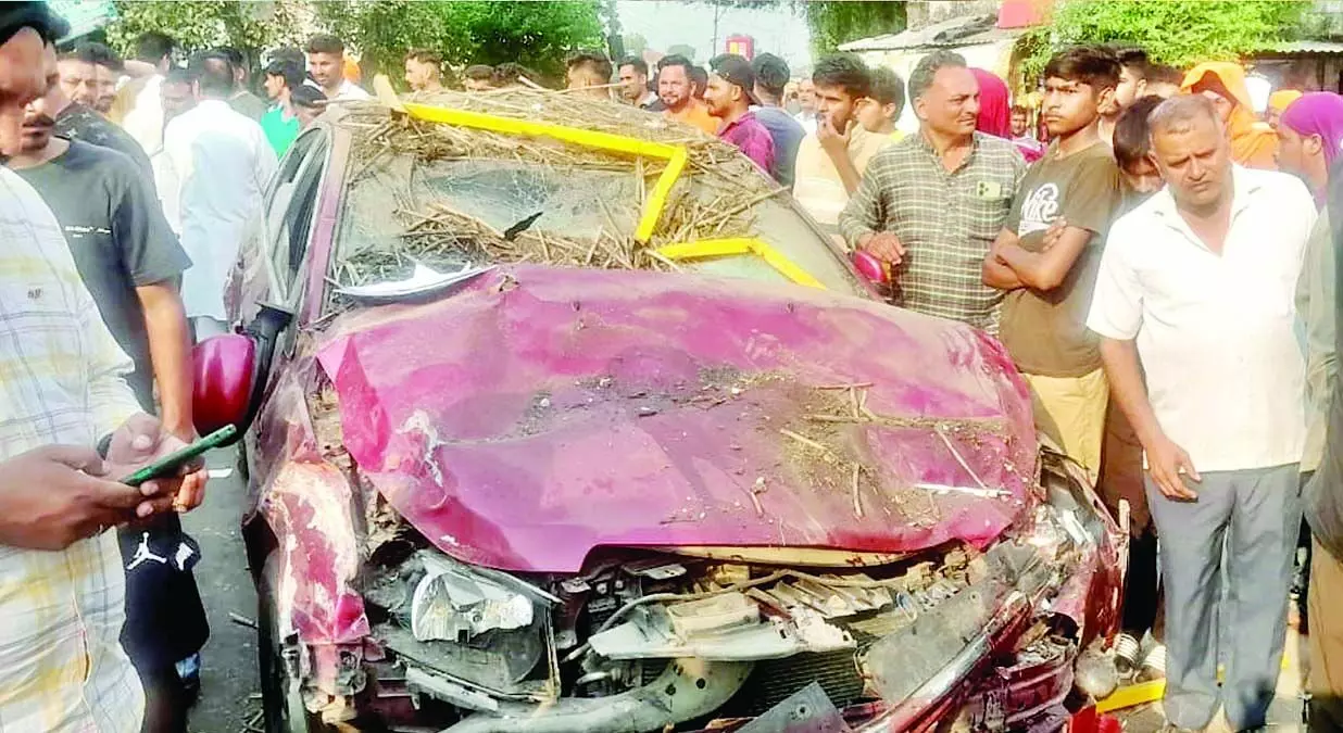 Accident: तेज रफ्तार कार ने उड़ाए टोल कर्मचारी, दो की मौत