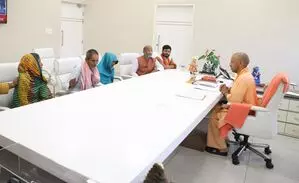 CM Yogi ने बहराइच हिंसा के पीड़ित परिवार से मुलाकात की