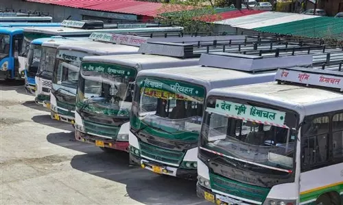 Himachal: एचआरटीसी कर्मचारियों ने विरोध प्रदर्शन वापस लिया Himachal: एचआरटीसी कर्मचारियों ने विरोध प्रदर्शन वापस लिया
