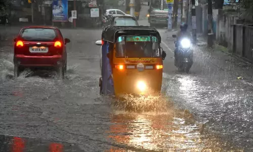 Karnataka: आईएमडी ने कर्नाटक में अगले चार दिनों तक बारिश का अनुमान जताया Karnataka: आईएमडी ने कर्नाटक में अगले चार दिनों तक बारिश का अनुमान जताया