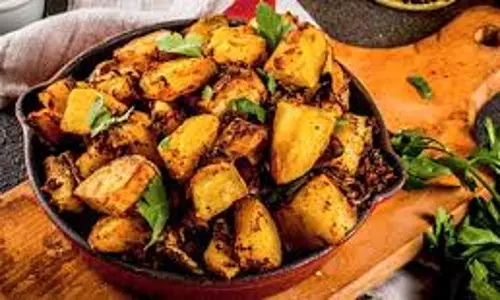 Recipe: ट्राई करें कुरकुरे आलू का स्वाद बढ़ा देगा डिनर का मजा