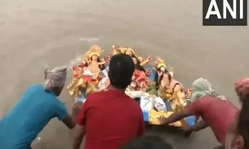 Kolkata Police ने विसर्जन कार्निवल के दौरान व्यवधानों को रोकने के लिए धारा 163 लागू की