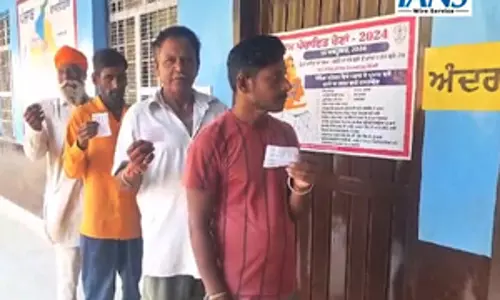 पंजाब ग्राम पंचायत चुनाव: 1.05 लाख उम्मीदवार मैदान में, मतदान जारी पंजाब ग्राम पंचायत चुनाव: 1.05 लाख उम्मीदवार मैदान में, मतदान जारी