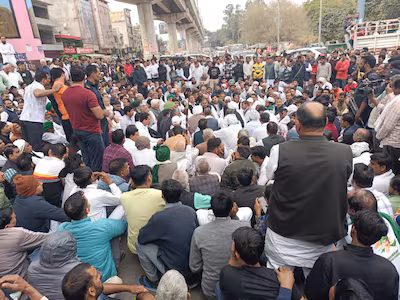 Moradabad: रफायतपुर गांव में महिला की हत्या , आरोपियों की गिरफ्तारी नहीं होने से भड़के लोग