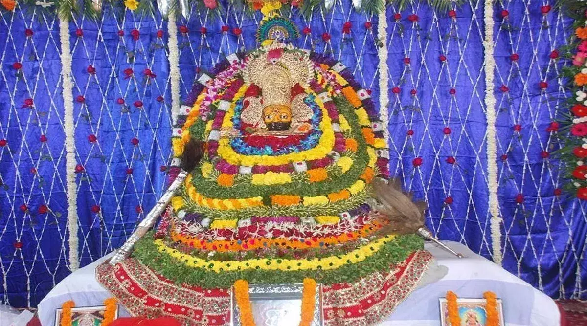 Khatu Shyam Temple: भारत के इस मंदिर में भगवान को दी जाती है रोजाना 21 तोपों की सलामी, जाने कथा Khatu Shyam Temple: भारत के इस मंदिर में भगवान को दी जाती है रोजाना 21 तोपों की सलामी, जाने कथा