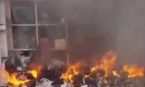 बहराइच: नहीं थम रही सांप्रदायिक हिंसा, धार्मिक स्थल में लगाई गई आग