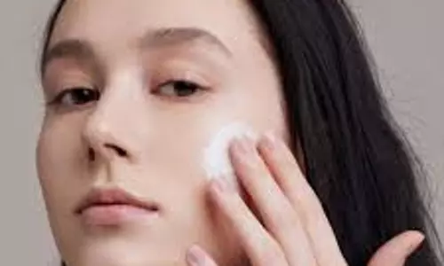 Beauty Tips:  इस दिवाली  आप अपनी बेजान त्वचा में चमक लाना चाहती हैं तो करें कच्चे दूध का इस्तेमाल