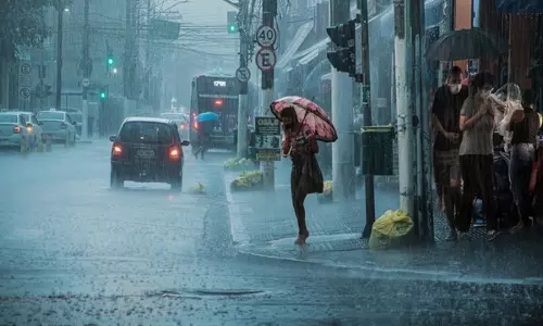 भारी बारिश के बीच दक्षिणी तटीय आंध्र में IMD का अलर्ट भारी बारिश के बीच दक्षिणी तटीय आंध्र में IMD का अलर्ट