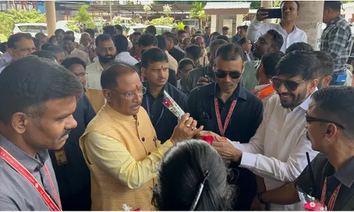 CM विष्णुदेव साय का जगदलपुर एयरपोर्ट पहुंचने पर किया गया आत्मीय स्वागत