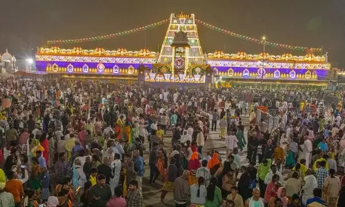 भारी बारिश की चेतावनी के कारण TTD ने वीआईपी ब्रेक दर्शन रद्द भारी बारिश की चेतावनी के कारण TTD ने वीआईपी ब्रेक दर्शन रद्द